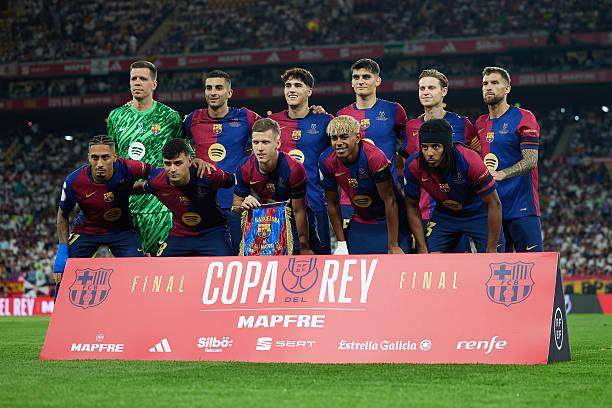 民族传统弩女子个人跪姿决赛：格桑曲珍获得一等奖