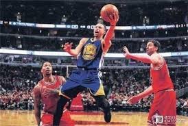 补时4分钟。利兹联队认为库尼亚手球应判点球，但VAR未予支持。 90+1’ ｜ ⚪️ 1-1 🔴 ｜ #MUFC 来源：Stretford Paddock