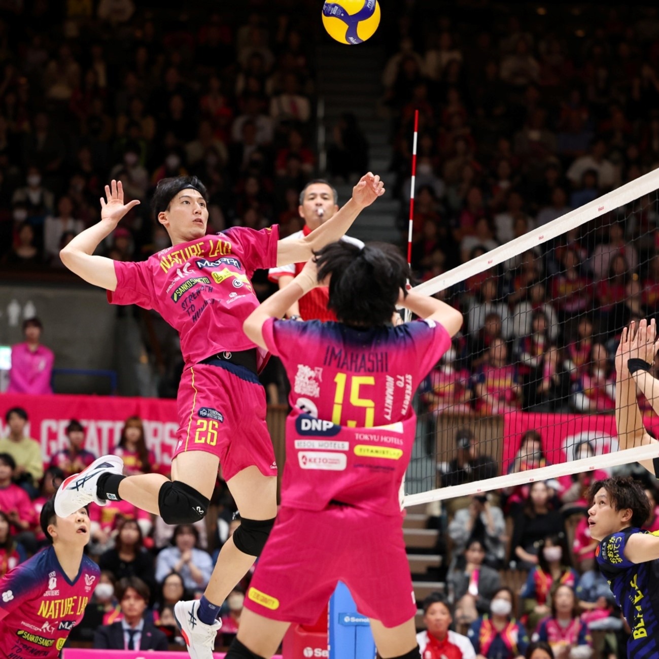 英格兰世界杯外围赛两连胜 贝林厄姆幸运避过红卡